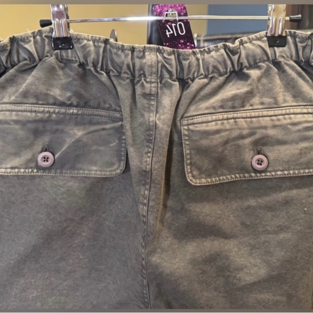 NWT Free People River Stone
Pants - Muted Basil / Army
Green - Large - Picture 7 of 8